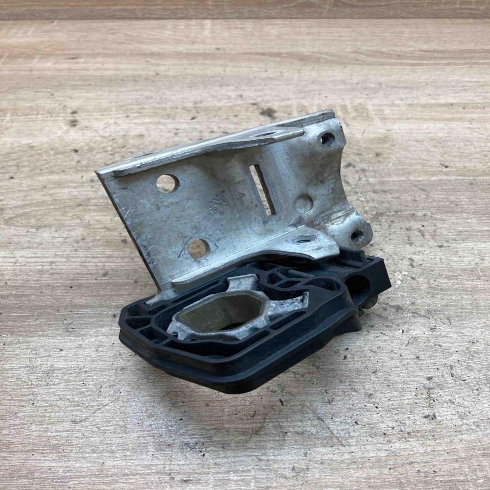 7575247 7186513  Radiator mount bracket BMW 5 F10 F11