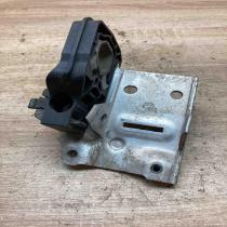 7575247 7186513  Radiator mount bracket BMW 5 F10 F11