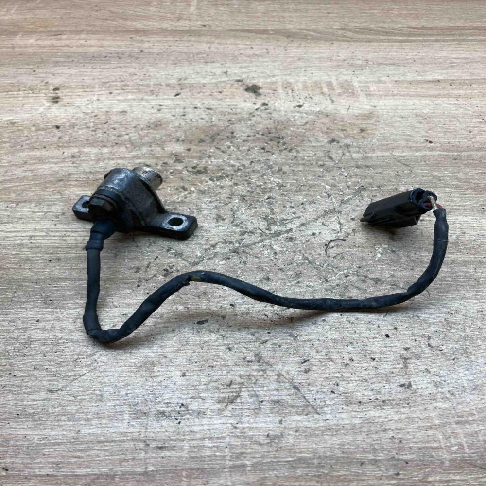 1275789   Crankshaft position sensor Volvo S80