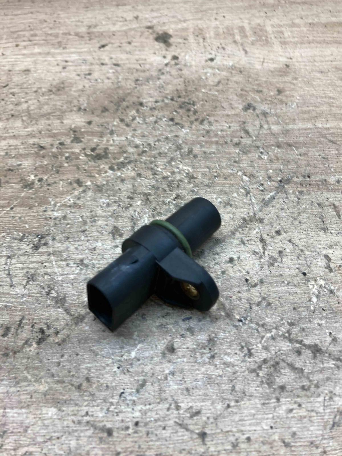 Vemo Germany   Camshaft position sensor BMW 5 E60 E61