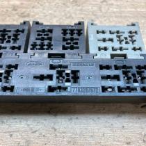 7703297572   Fuse module Renault Trafic II (X83)