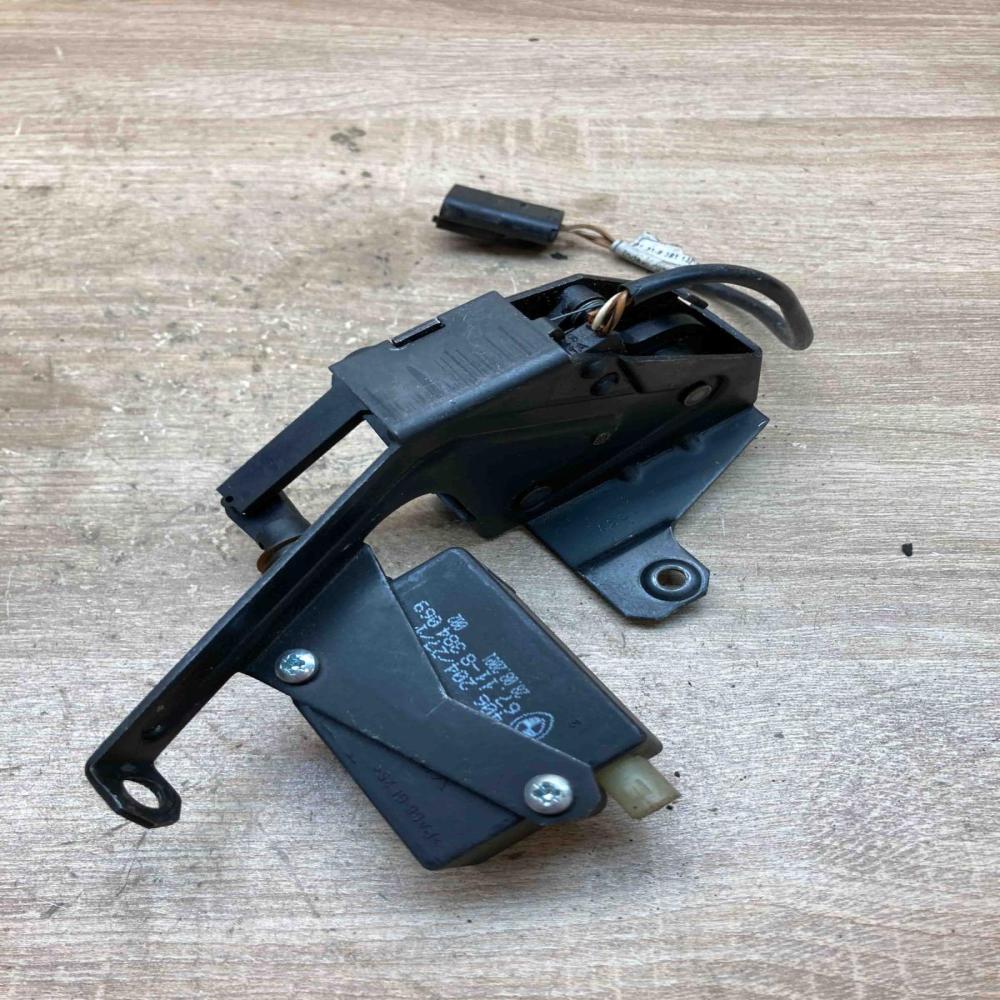 8238469 8384069  Tailgate/trunk/boot lock/catch/latch BMW 5 E39