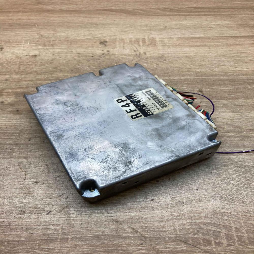 275800 5772 RF4P 18 881C RF4P Engine control unit/module ECU Mazda Premacy