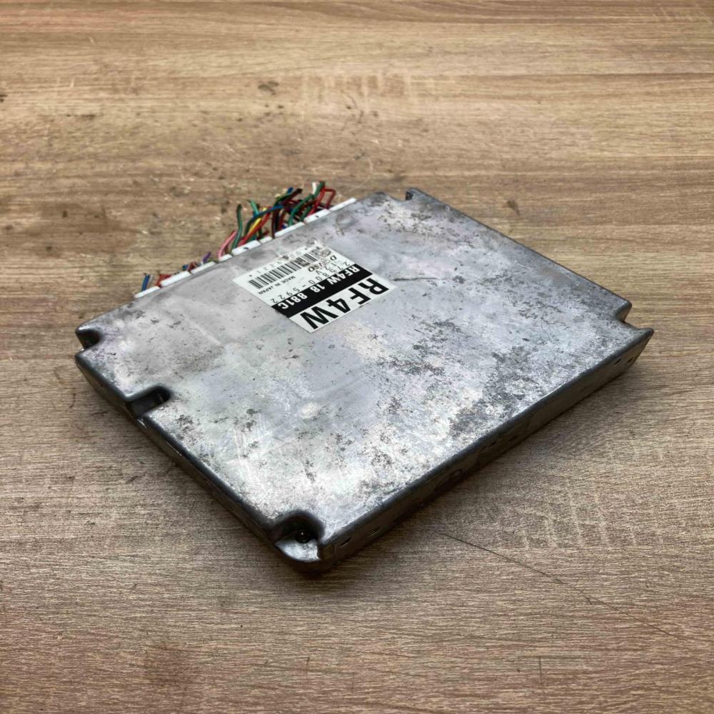275800 5922 RF4W 18 881C RF4W Engine control unit/module ECU Mazda Premacy