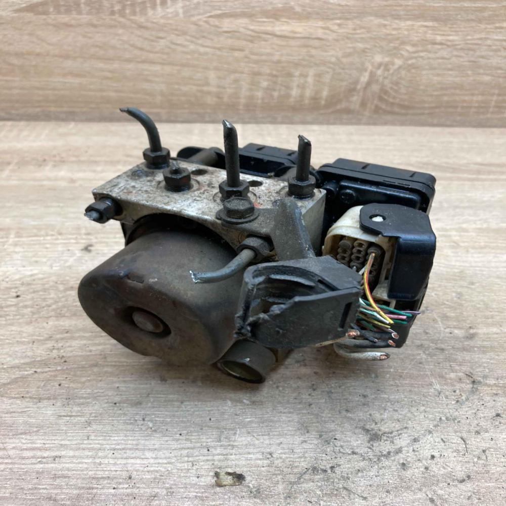89541 52110   ABS Pump Toyota Yaris Verso