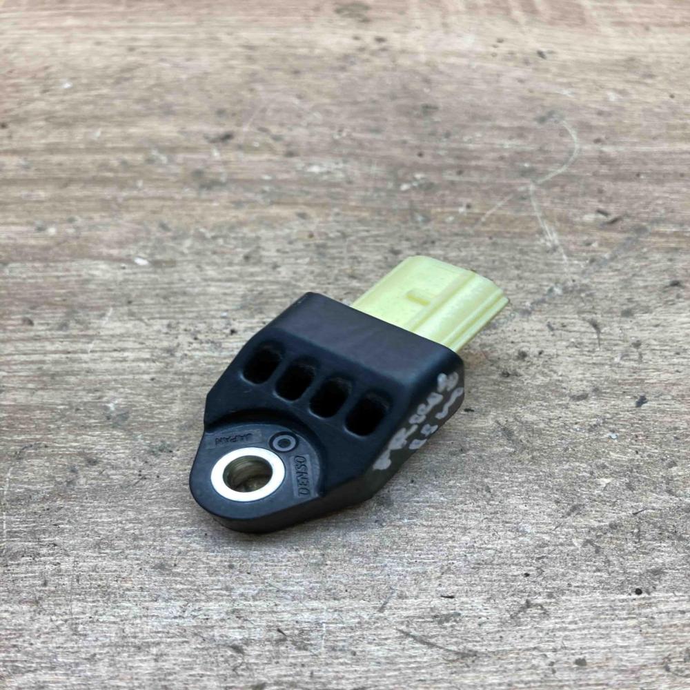 89831 12020  IR Airbag deployment crash/impact sensor Lexus IS 220D-250-350