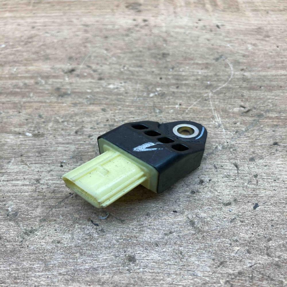 89831 28020 7274J8Y32  Airbag deployment crash/impact sensor Toyota Aygo AB40