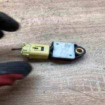 89831 05020  18 Airbag deployment crash/impact sensor Toyota Verso