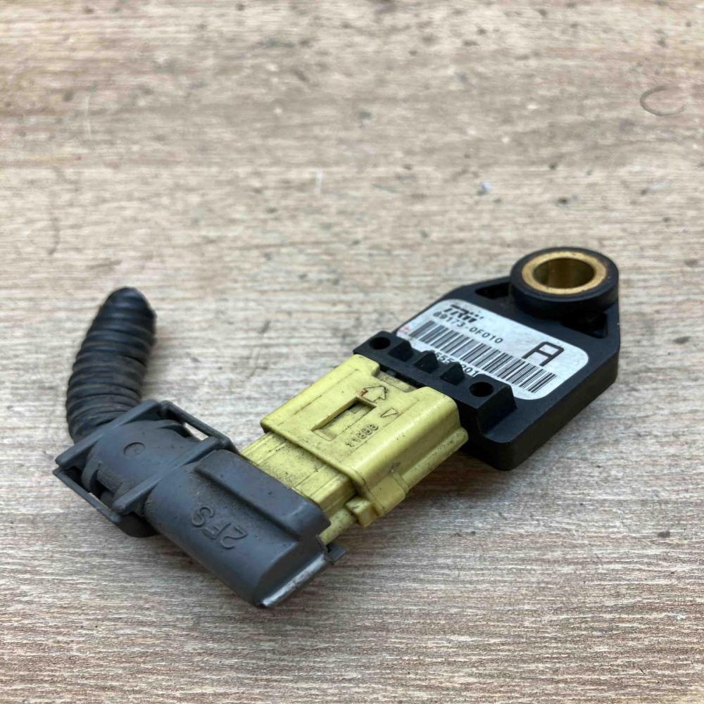 89173 0F010  A Airbag deployment crash/impact sensor Toyota Corolla Verso AR10