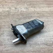 69820 0F010   Front door window regulator motor Toyota Corolla Verso E121