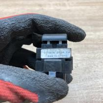 84810 0F01C 37181A25DA  Electric window control switch Toyota Aygo AB10