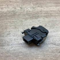 84810 0F01C 37181A25DA  Electric window control switch Toyota Aygo AB10