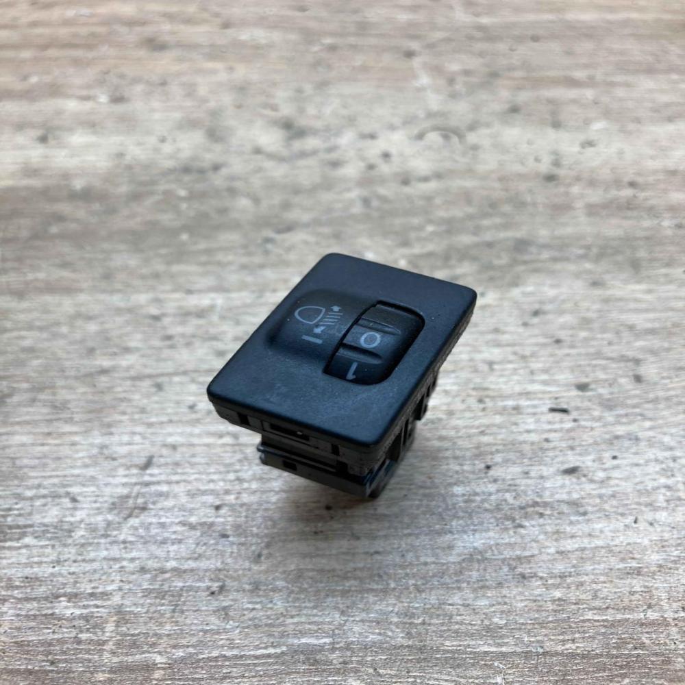 134159   Headlight level height control switch Toyota RAV 4 (XA30)