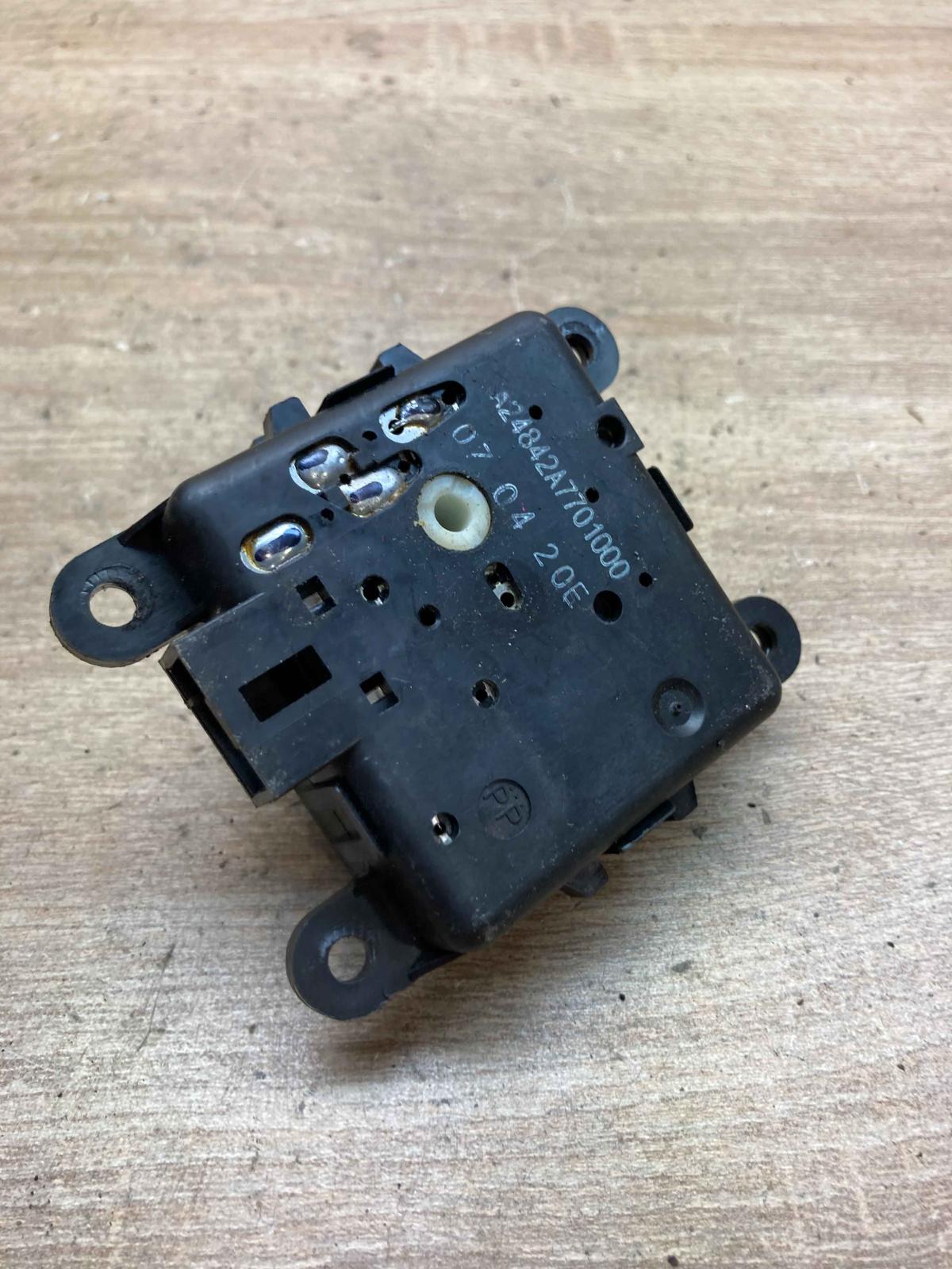 A24842A7701000 070420E  Air flap motor/actuator Nissan Qashqai