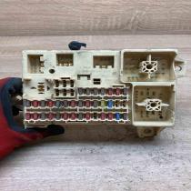 6R8T14A067AA 0103071  Fuse module Jaguar S-Type