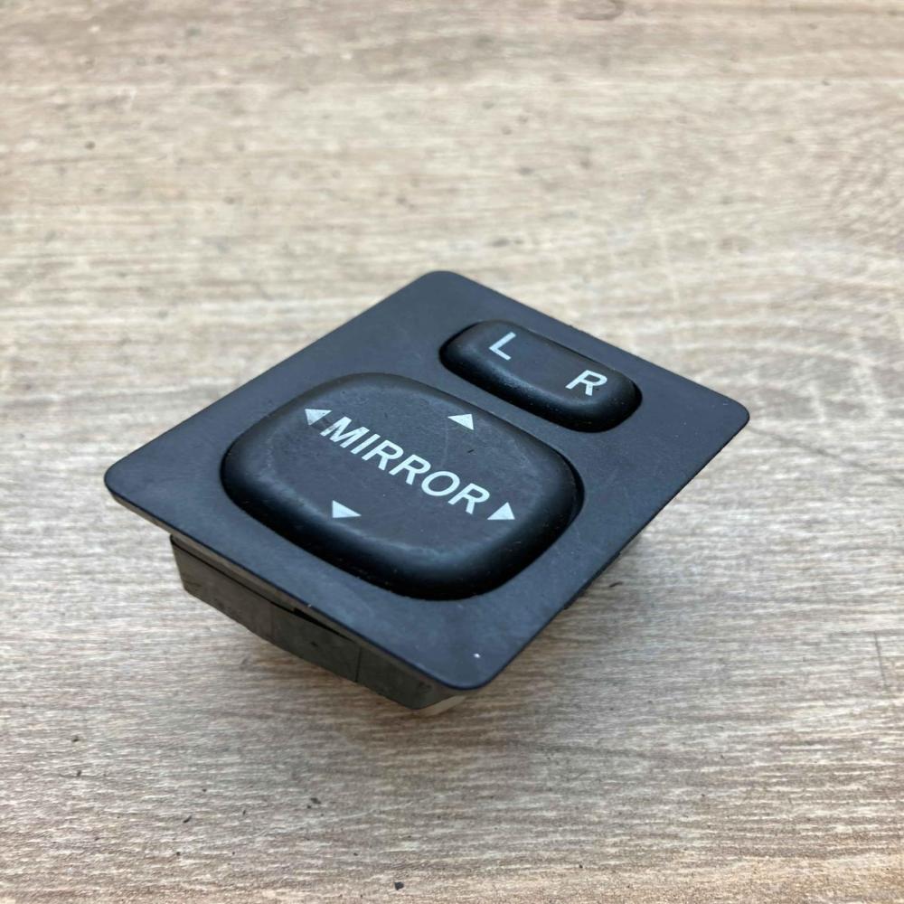 769746B 183574  Wing mirror switch Toyota Avensis Verso