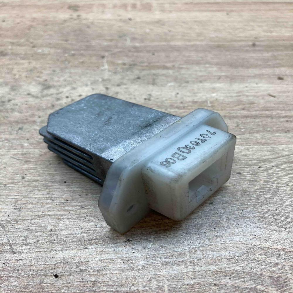 70T030B06   Heater blower motor/fan resistor Nissan Qashqai