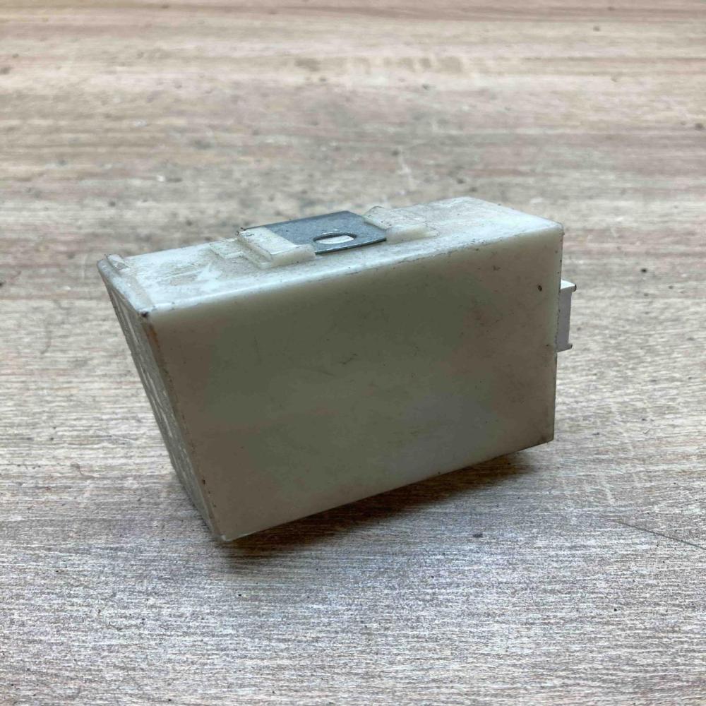 89741 05070   Door control unit/module Toyota Avensis T250