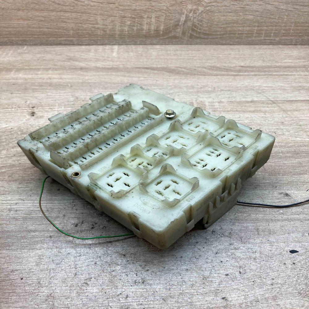 98AG14A073AE 518234604  Fuse module Ford Focus