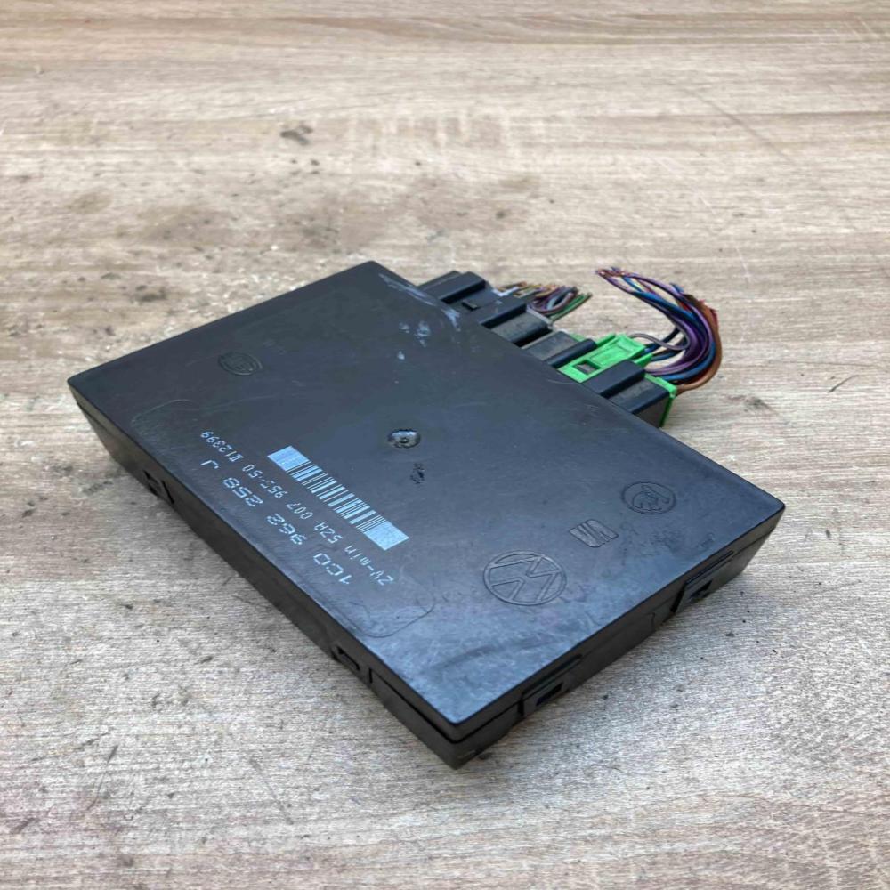1C0962258J 5ZA007955 50  Comfort/convenience module Volkswagen PASSAT B5.5