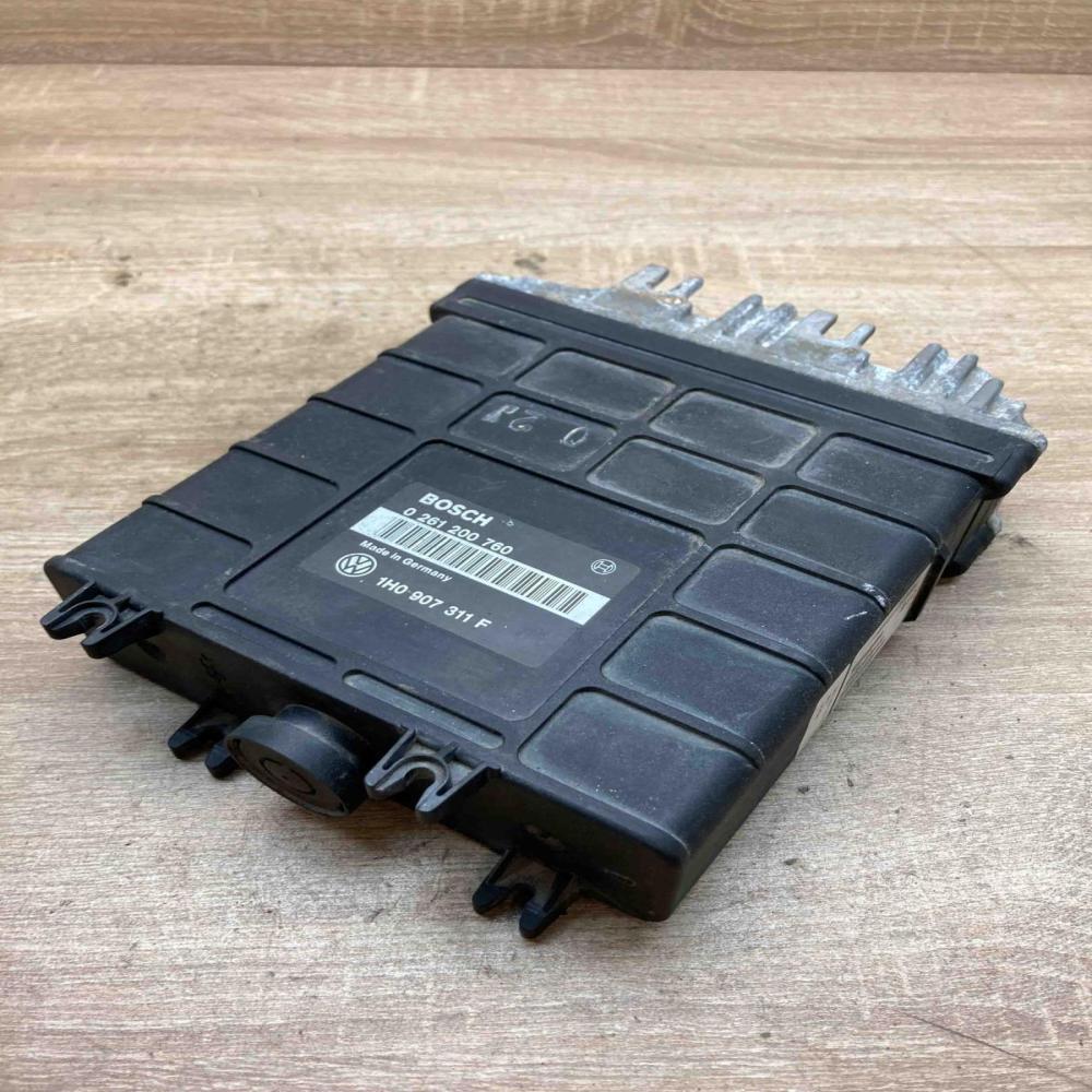 1H0907311F 0261200760  Engine control unit/module ECU Volkswagen Golf III