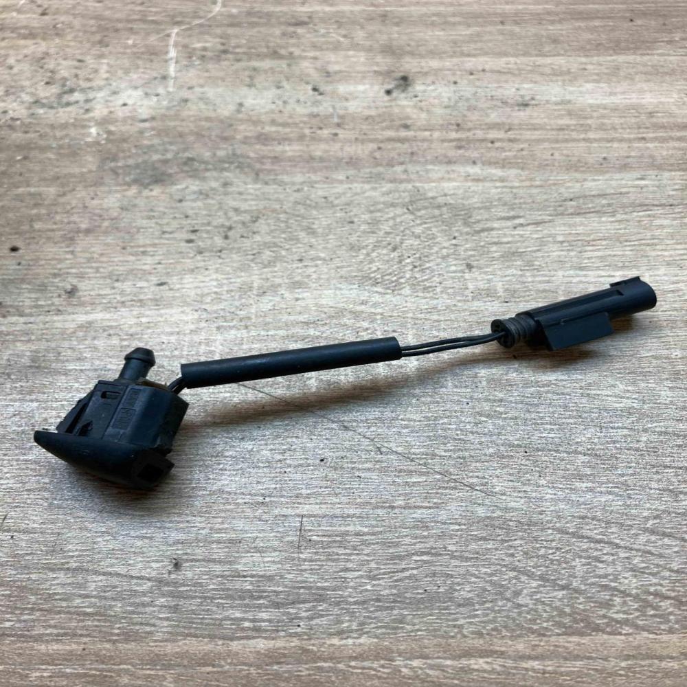 7132989 1 965327 3  Windshield washer spray nozzle BMW 5 E60 E61