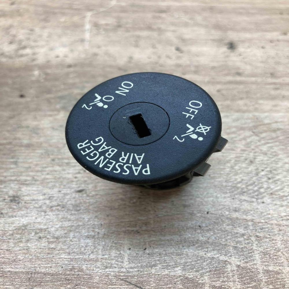 919688602   Passenger airbag on/off switch BMW 3 E90 E91