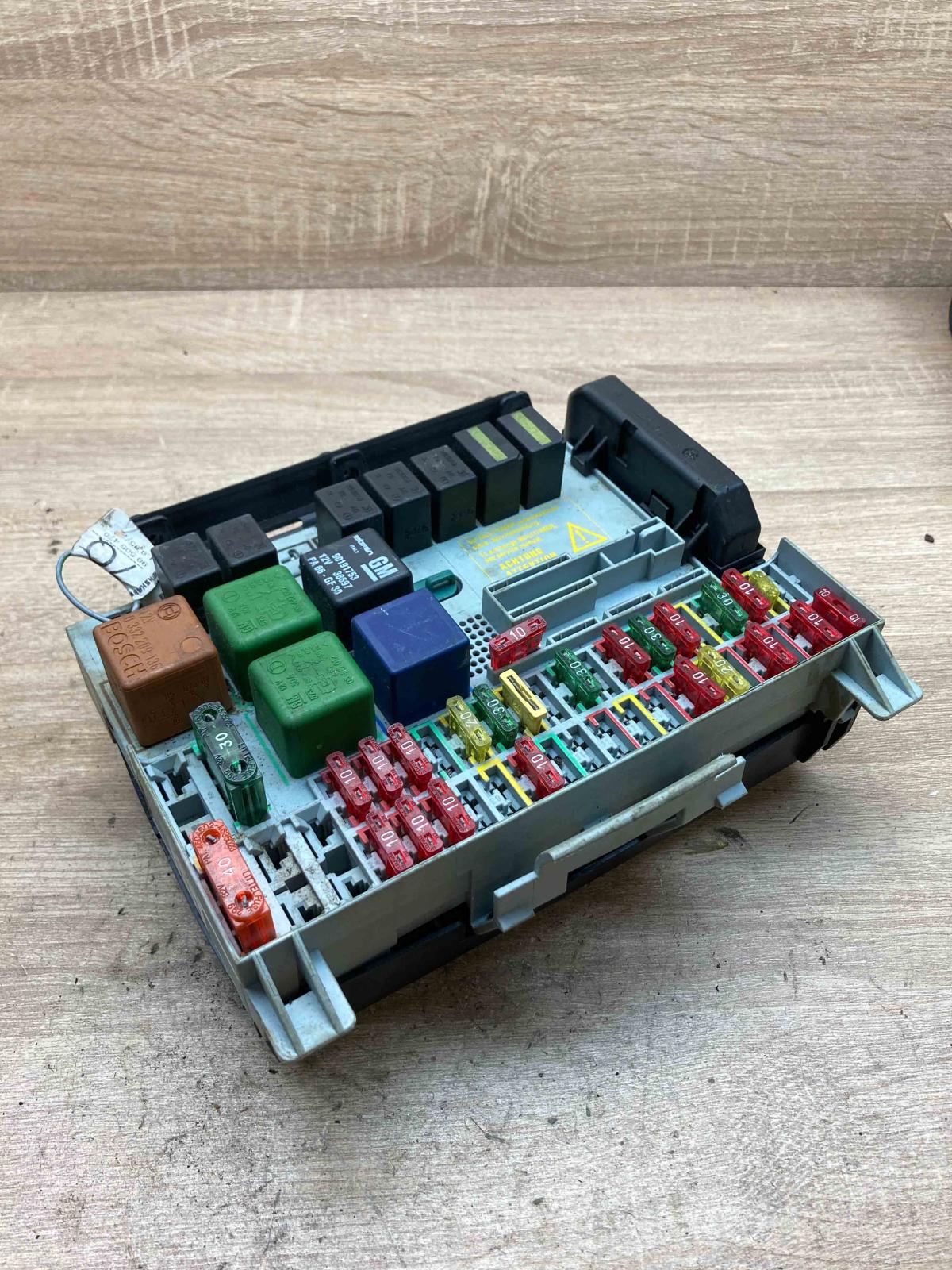 90583459 90191753 38697 Fuse box set Opel Vectra B