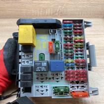 90589965 90589979 Used Fuse module Opel Zafira A