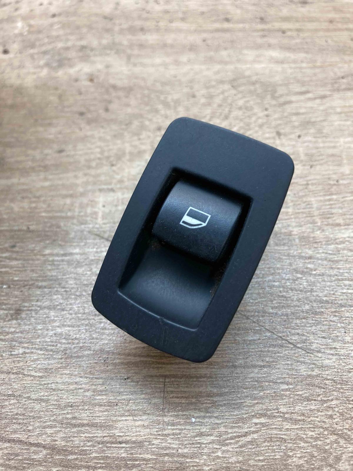 9113773 15939948  Electric window control switch BMW 5 E60 E61