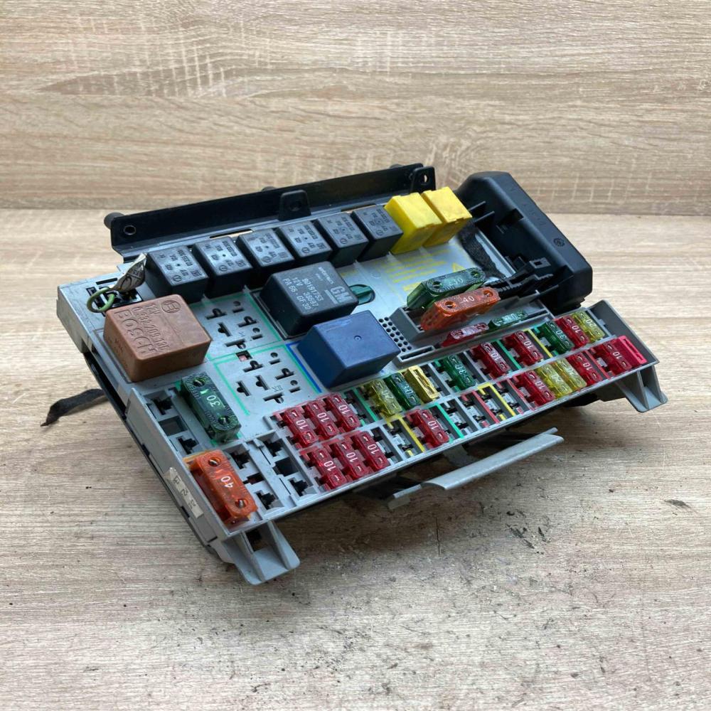 90583459 90191753  Fuse module Opel Vectra B
