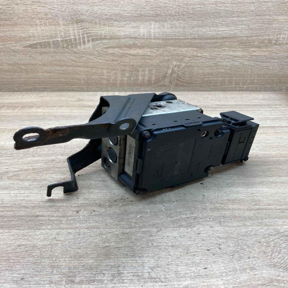 98AG 2M110 CA 5WK8458 Used ABS Pump Ford Focus