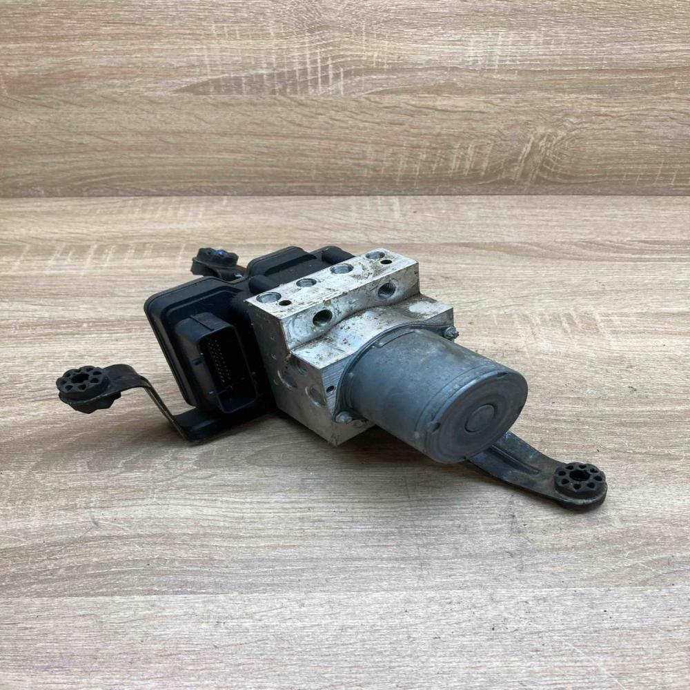 6884729 6884730  ABS Pump BMW X5 F15