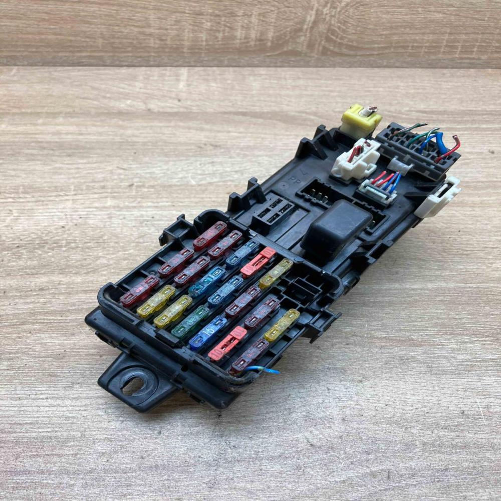 4F214464 MB183865  Fuse module Mitsubishi Lancer