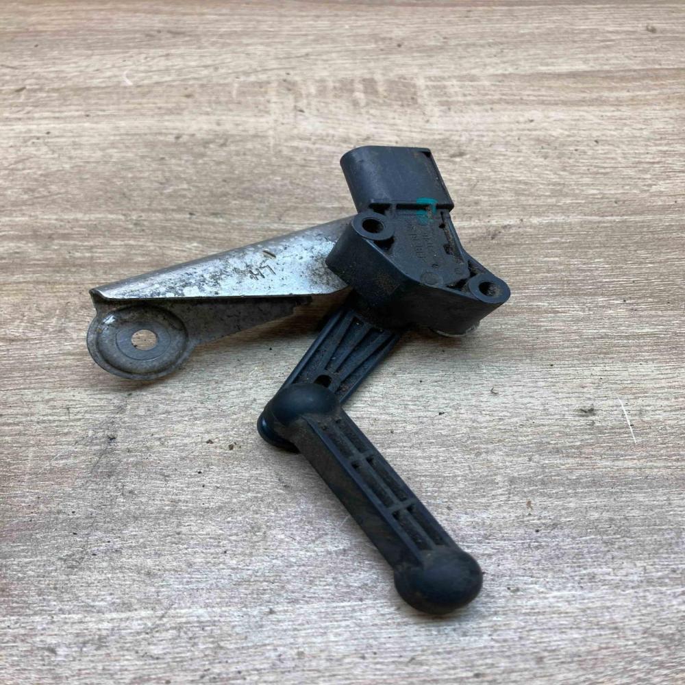 1027941 00 A 304218  Headlight/headlamp level sensor Tesla Model X