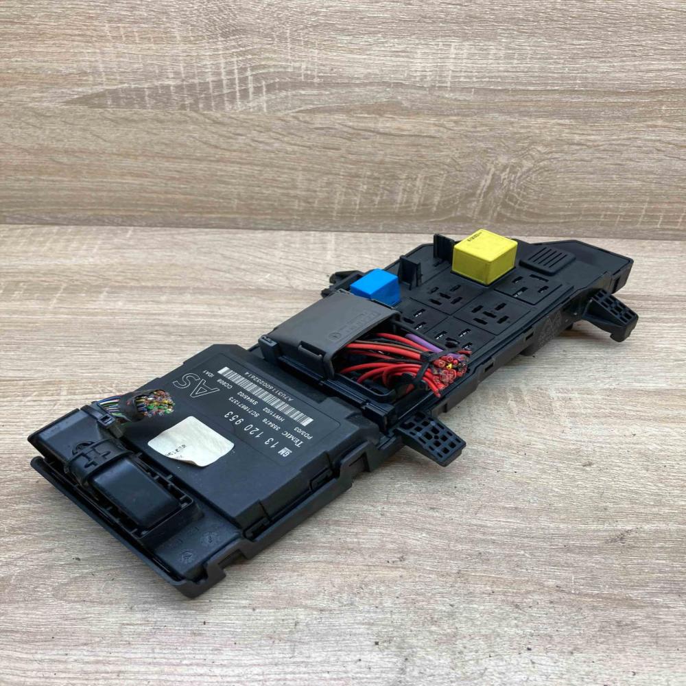 13120953 24400590 355476 Fuse module Opel Vectra C