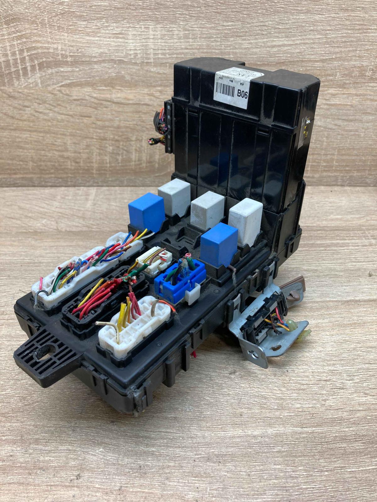 95400 26700  B06 Fuse module Hyundai Santa Fe