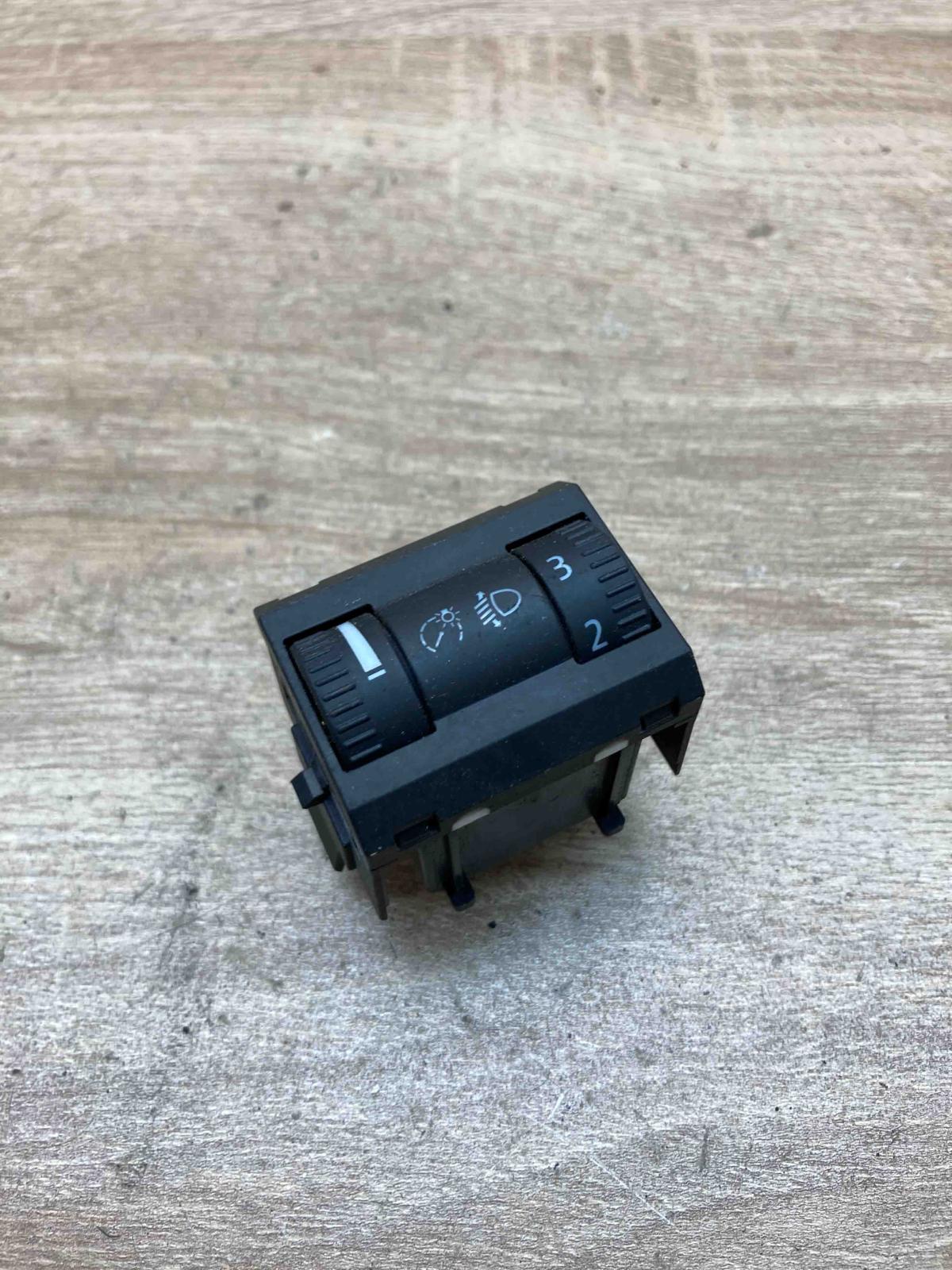 1Z0941333   Headlight level height control switch Skoda Octavia Mk2 (1Z)