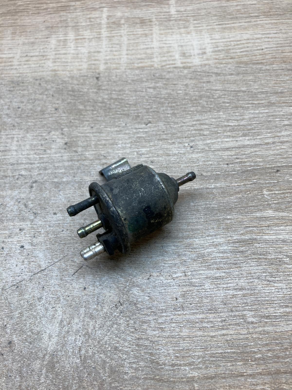 034906283 72123900  Vacuum valve Audi A6 S6 C4 4A