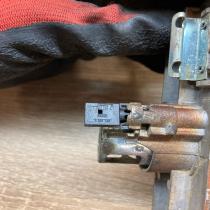8366595 2555181  12 V Socket (rear) BMW 7 E38