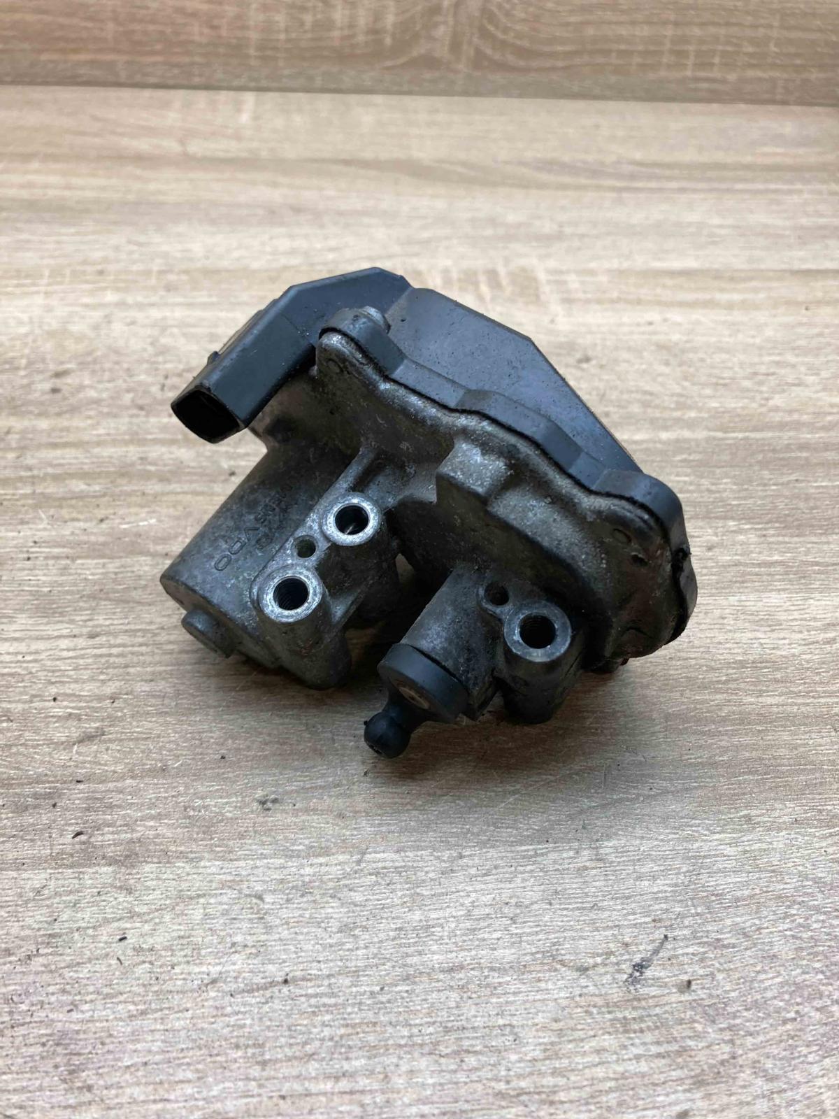 03L129086 1042390S01  Intake manifold valve actuator/motor Audi A3 S3 8P