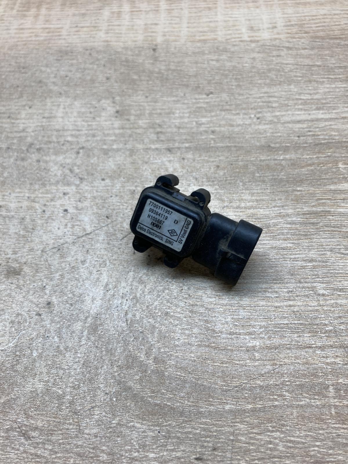 7700111957 093674119  Air pressure sensor Opel Vivaro