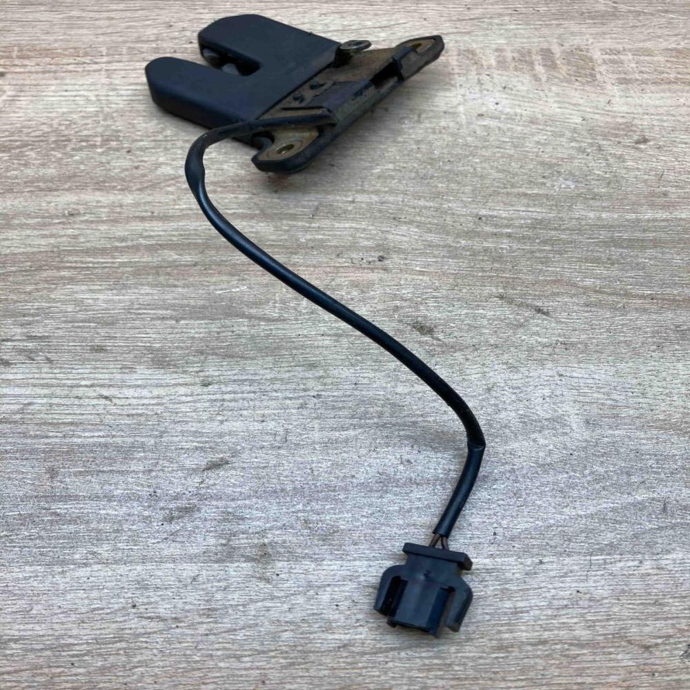 827505   Tailgate/trunk/boot lock/catch/latch Volkswagen PASSAT B5