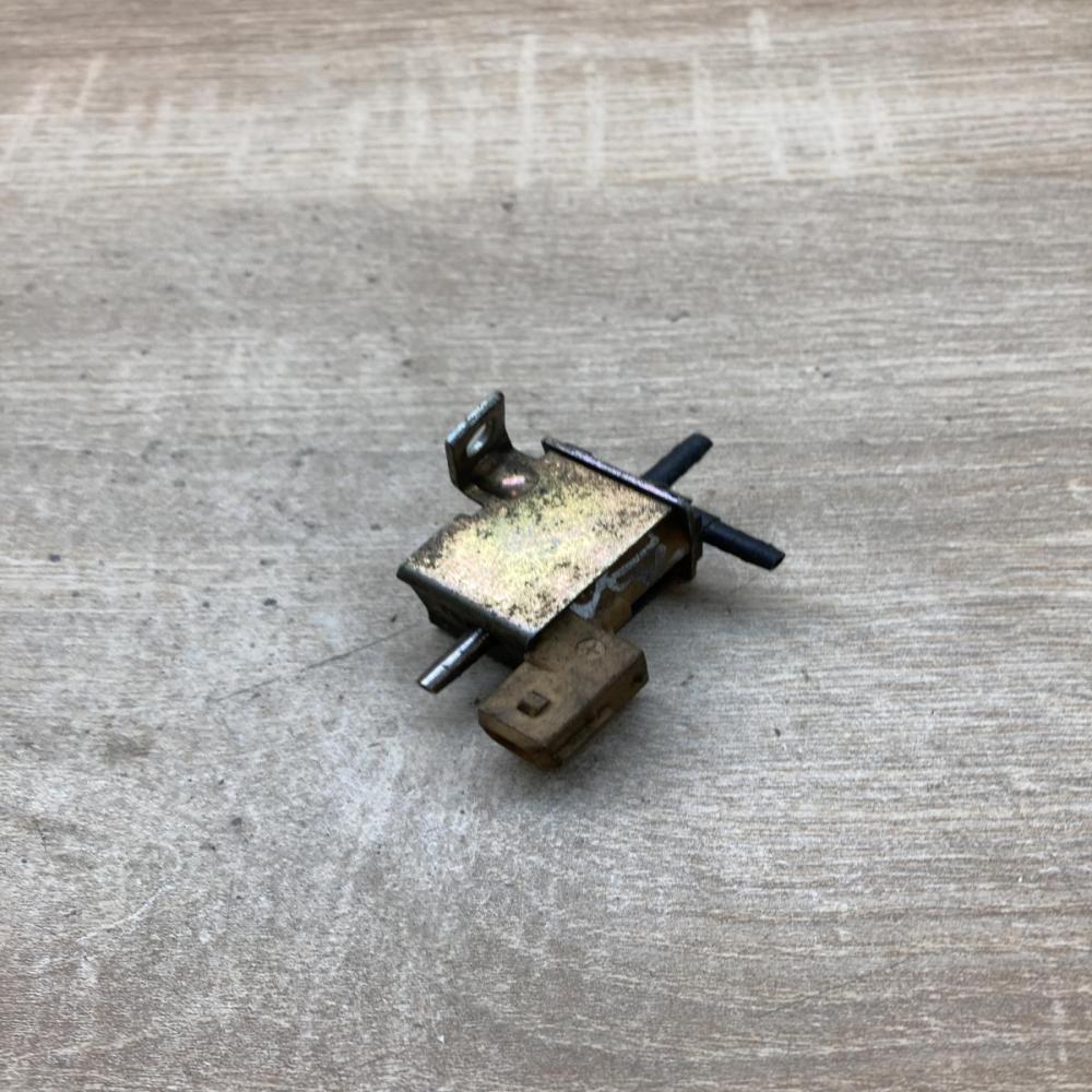 028906283B 72192413  Vacuum valve Audi 80 90 S2 B4