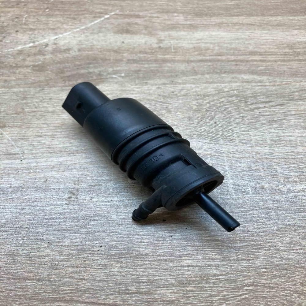 1K5955651 3122785  Windscreen/windshield washer pump Audi A6 S6 C7 4G