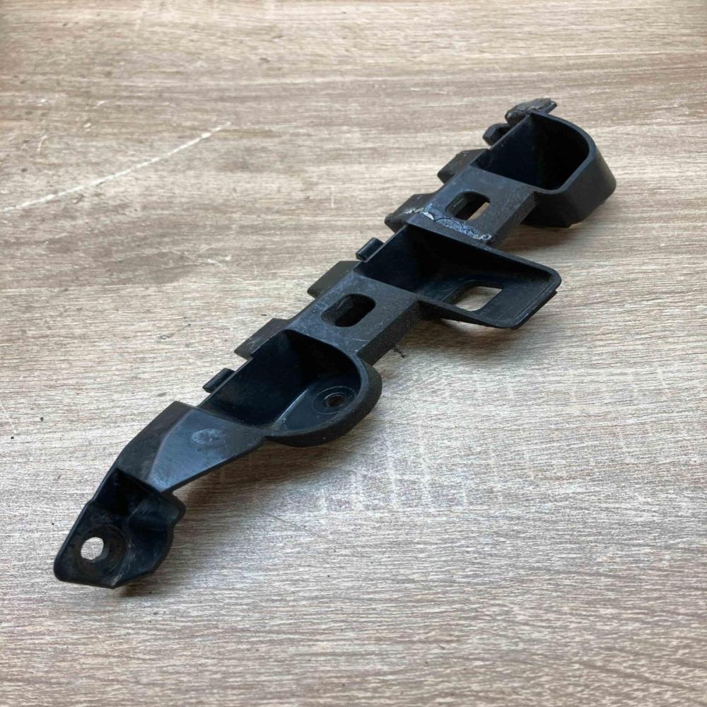 3AA807184   Front bumper mounting bracket Volkswagen PASSAT B7