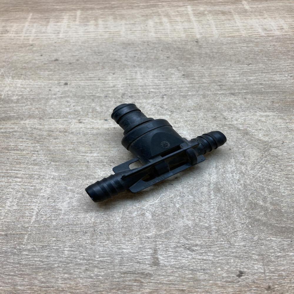 06B133753D C299076  Valve vacuum Volkswagen PASSAT B6