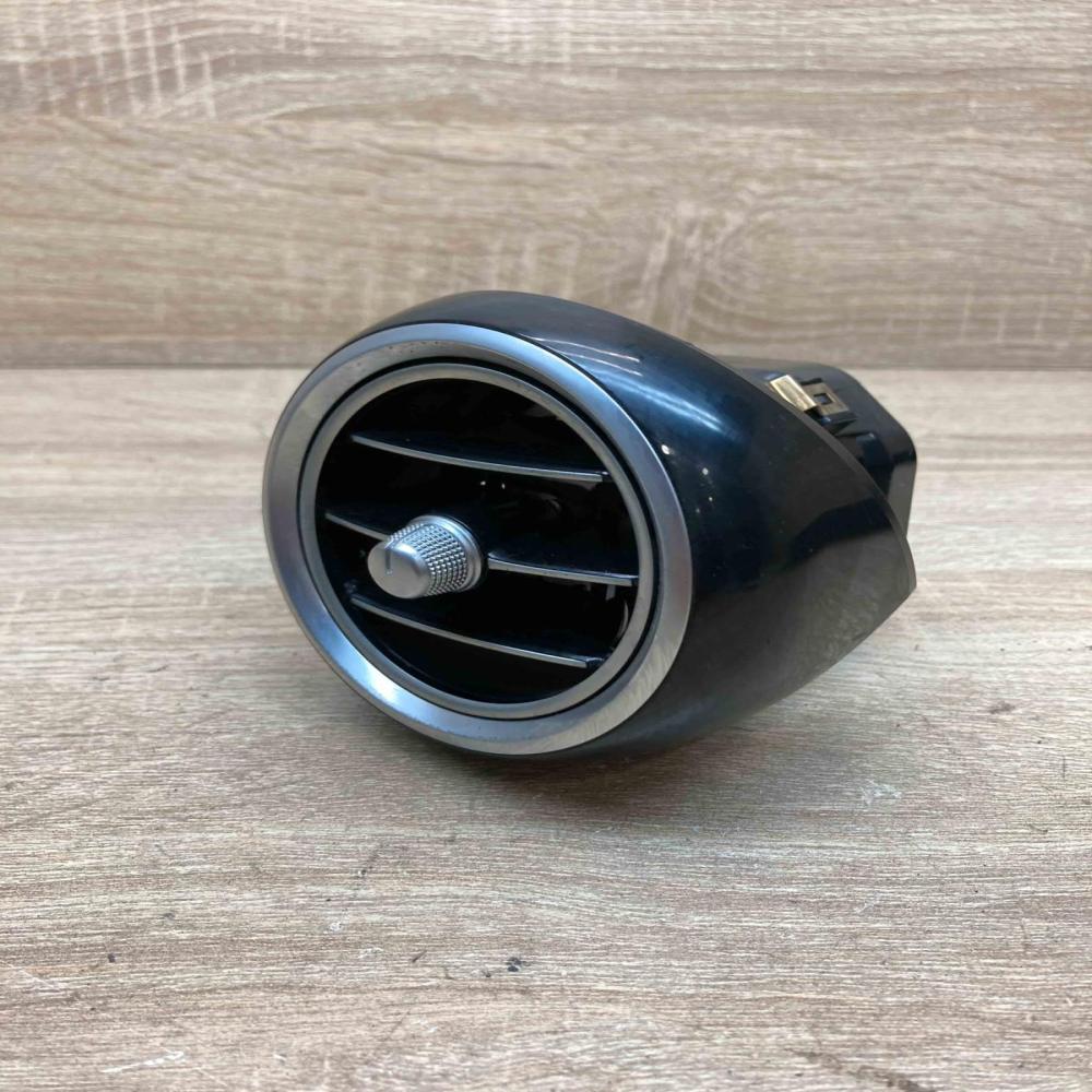 A2058304204 533244CZ  Dashboard side air vent grill/cover trim Mercedes-Benz C W