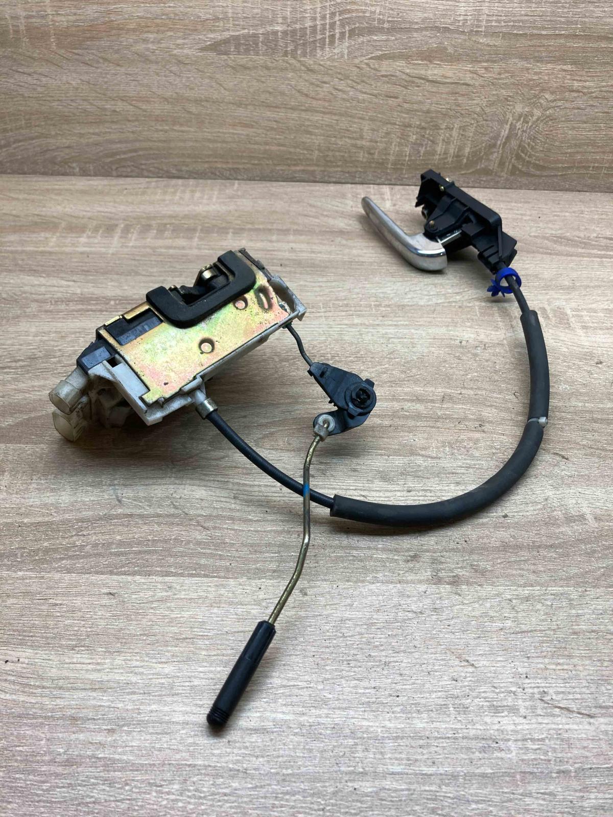 B792 A739  Front door lock Alfa Romeo 147