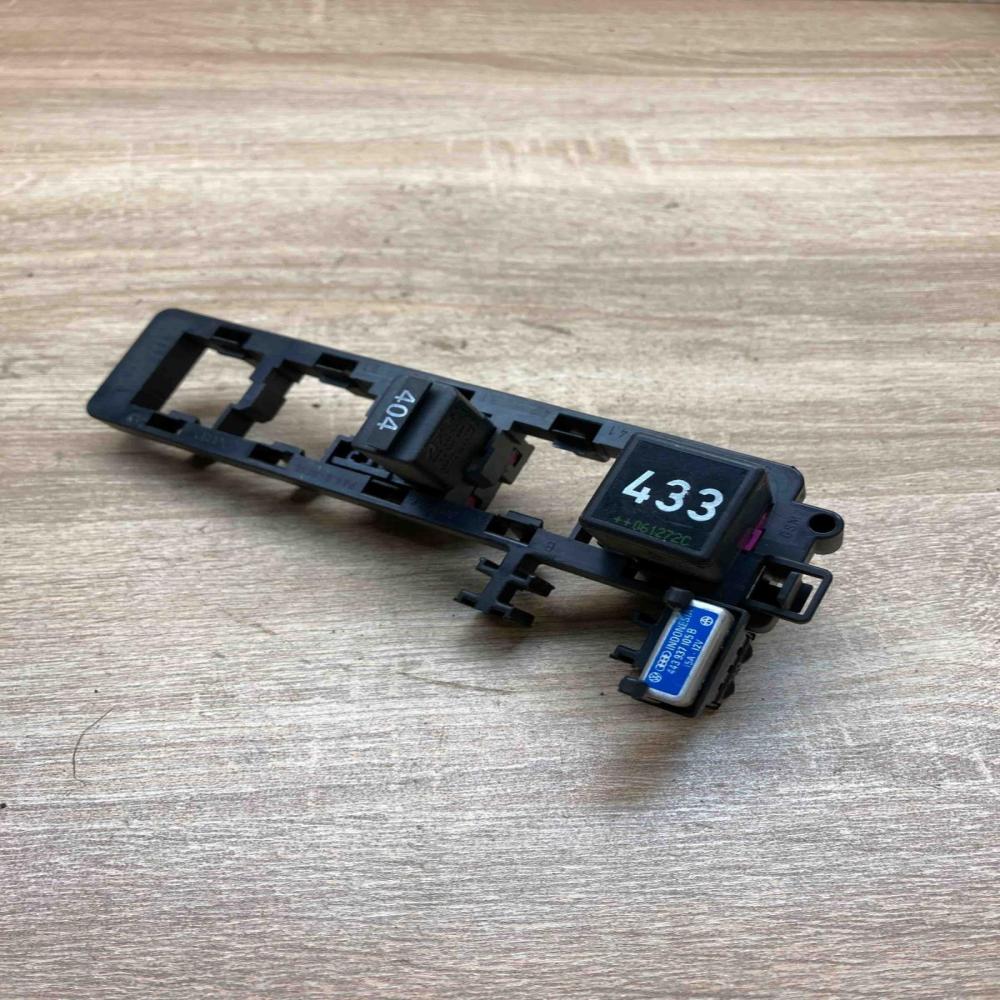 1K2937503A 4B0937527  Fuse module Volkswagen PASSAT B8